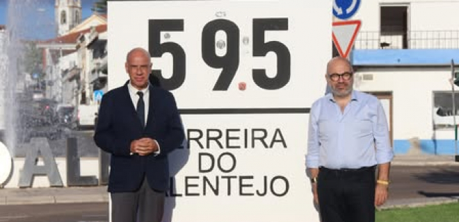 Presidente da Autarquia e Ministro das Infraestruturas e Habitação debatem obras na EN2 e novos projetos habitacionais e escolares em Ferreira do Alentejo