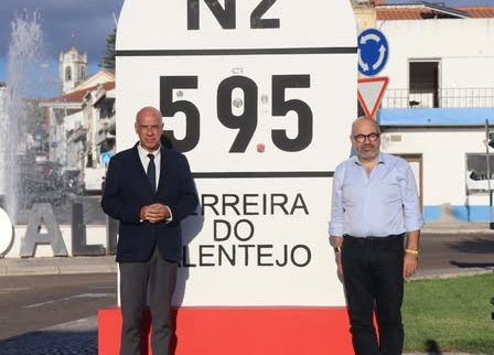 (Português) Presidente da Autarquia e Ministro das Infraestruturas e Habitação debatem obras na EN2 e novos projetos habitacionais e escolares em Ferreira do Alentejo