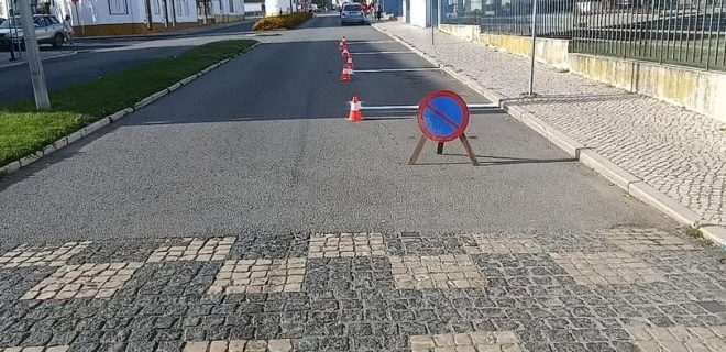 O trabalho das equipas municipais continua no terreno.